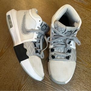 Nike LeBron Witness White Light Smoke Grey Basketball Shoes Size Men's 10.5